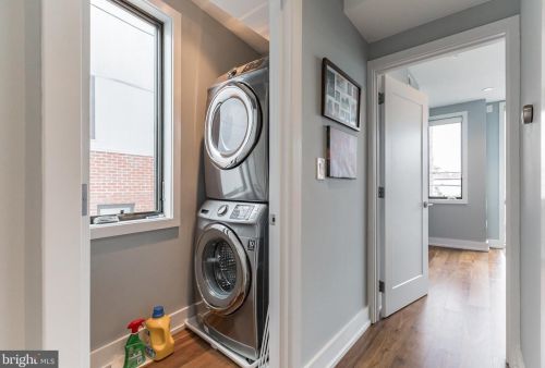310 Fairmount Ave, Philadelphia PA  19123-2931 exterior