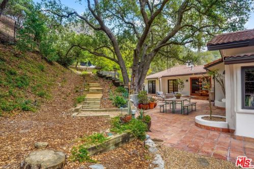 1719 Oak Dr, Topanga CA  90290-4025 exterior