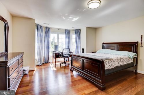 20405 Crimson Pl, Leesburg VA 20175-6362 exterior