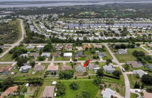 105 Keystone Dr, Sebastian FL  32958-6935 exterior