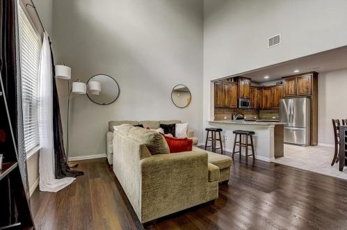 720 Greenville Ave, Richardson TX  75081-4112 exterior