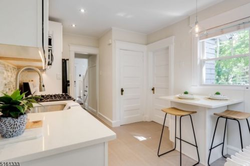 8 Emerson Pl, Montclair NJ  07043-1510 exterior