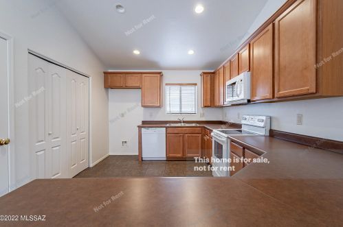 8711 Moonfire Dr, Tucson, AZ 85743-1529