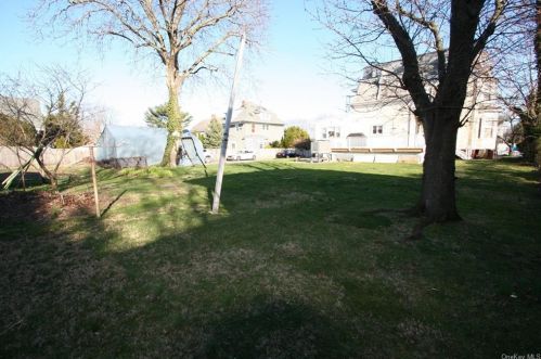 51 Bayview Ave, New Rochelle NY  10805-3905 exterior