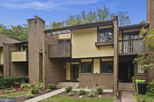 2142 Glencourse Ln, Herndon, VA 20191-1315