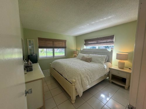 125 Dorchester F, West Palm Beach FL  33417-1442 exterior
