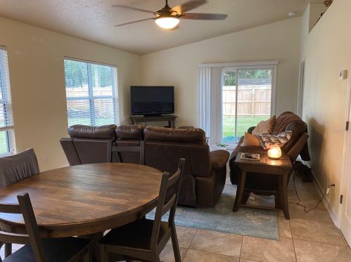 1011 Orange Ave, Tavares FL  32778-2339 exterior