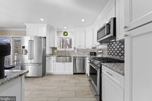 7310 Whitson Dr, Springfield VA  22153-1541 exterior