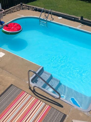 3437 Pinewood Dr, Whitaker PA  15120-1367 exterior