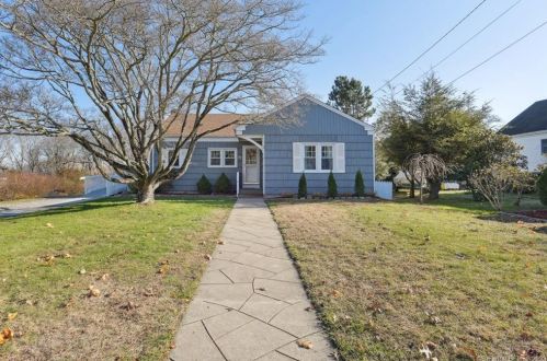 37 Hillside Ave, Groton CT  06340-5525 exterior