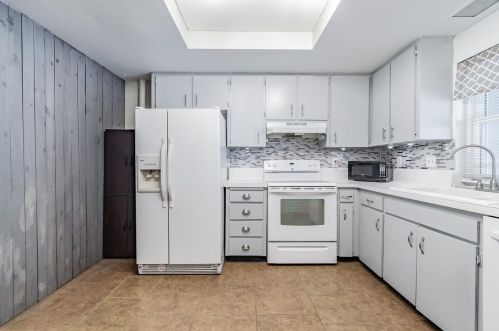 14677 Pine Glen Cir, Lutz FL  33559-3289 exterior