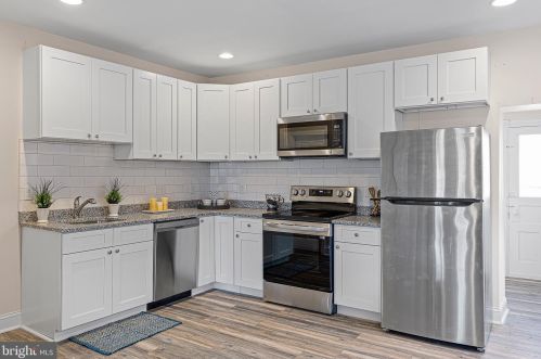 839 Clayton St, Wilmington, DE 19805-5332