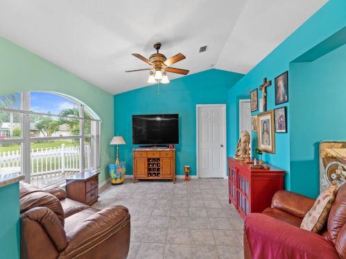 243 Dickens Ave, Sebastian, FL 32958-4582
