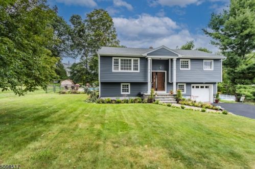 233 Dorothy Dr, Paterson, NJ 07508-2814
