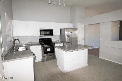 3039 Abraham Ln, Phoenix, AZ 85027-2332