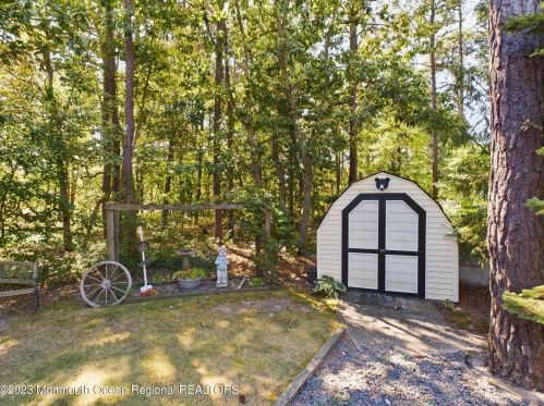 300 Albert Ave, Lakewood NJ  08701-5405 exterior