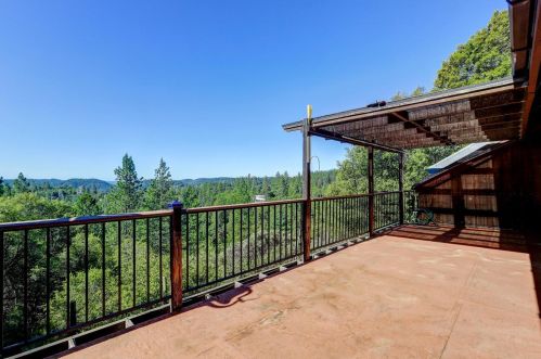 20109 Tanglewood Rd, Grass Valley, CA 95945-8880