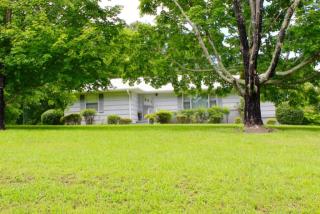 3621 Riverview Dr, Knoxville, TN 37914-7206