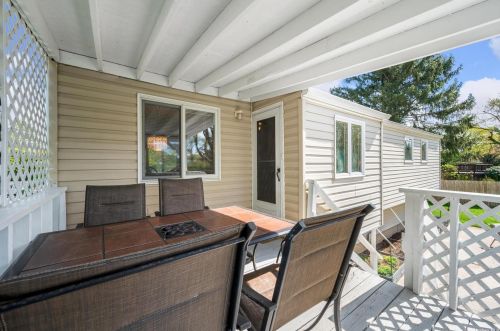 7 Newbrook Ln, Elwood NY  11731-5230 exterior