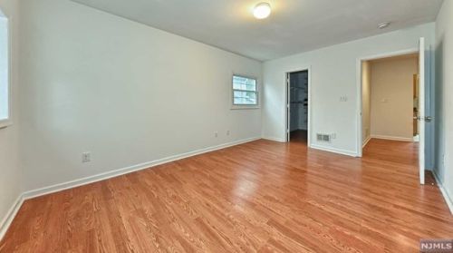 29 River Rd, Oakland NJ  07436-1912 exterior