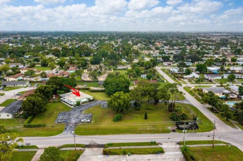 3807 Park Ln, West Palm Beach, FL 33406-8532