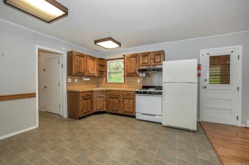 4 Eunice Ln, Thornwood NY  10594-1901 exterior