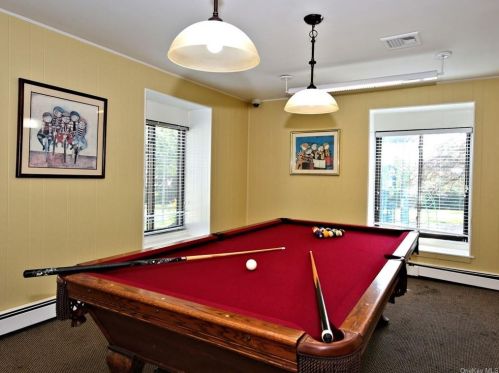 152 Brush Hollow Cres, Rye Brook NY  10573-1624 exterior