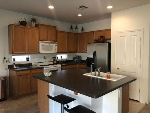 3822 Bridgeport Pkwy, Gilbert, AZ 85295-3674