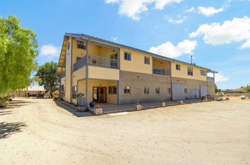 1750 Orchard Rd, Hollister CA  95023-9210 exterior