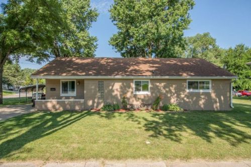 702 4th St, Nevada, IA 50201-2227