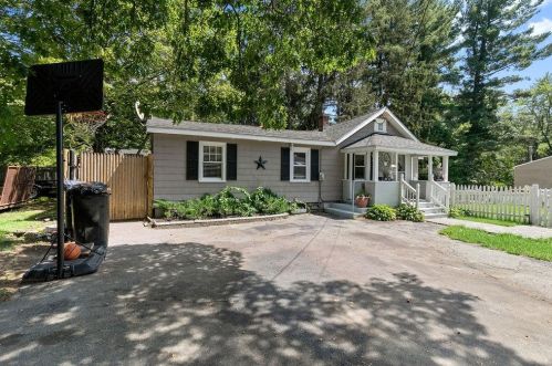 24 Main St, Salem, NH 03079-2436