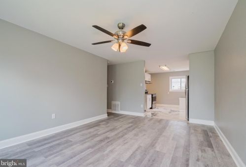 317 Sheridan Dr, New Castle DE  19720-2144 exterior