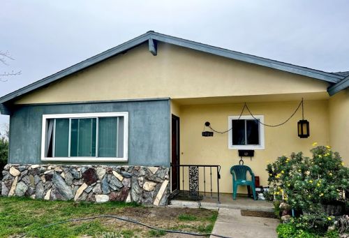 1090 Sylvia Cir, Lake Nacimiento, CA 93446-3054
