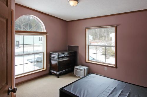 2 Elcona Dr, Keene NH  03431-5706 exterior