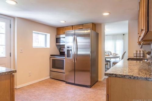 10 Beech St, Danbury CT  06810-5719 exterior