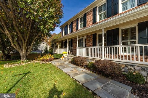 8508 Heather Point Dr, Springfield, VA 22152-3551