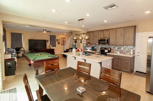 865 Pine Ave, Rialto CA  92376-4552 exterior
