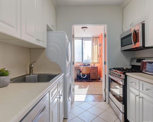 270-10 Grand Central Pkwy, Floral Park NY  exterior