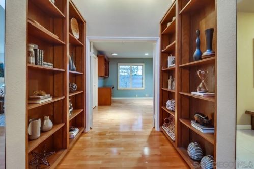 10370 Viacha Dr, San Diego CA  92124-3411 exterior