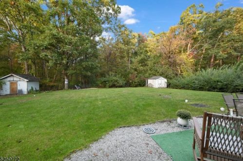 81 Mountain Cir, West Milford Lakes NJ  07480-3211 exterior