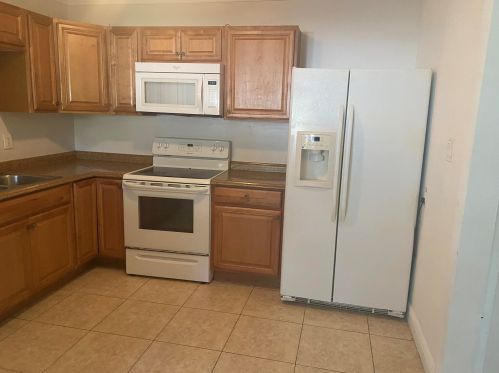 3218 Mura Dr, Fort Pierce FL  34982-6418 exterior