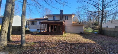 18 Manorhouse Dr, Trenton NJ  08638-1728 exterior