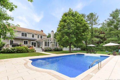 227 Thornwood Rd, Stamford, CT 06903-2614