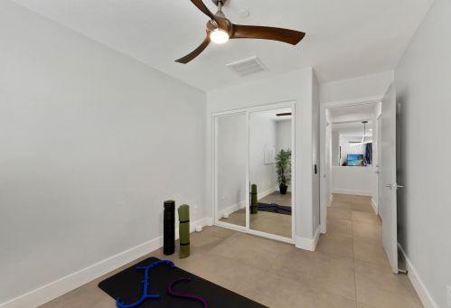 821 Summit Dr, Palm Springs CA  92262-1227 exterior