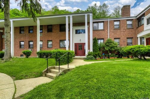 7 Lawrence Dr, White Plains, NY 10603-1348