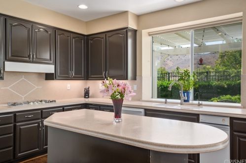490 Tree Hollow Ct, Simi Valley CA  93065-7311 exterior