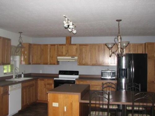 3198 Broad St, Rushville OH  43150-9675 exterior