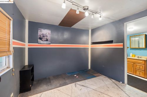 9825 E St, Oakland CA  94603-2339 exterior