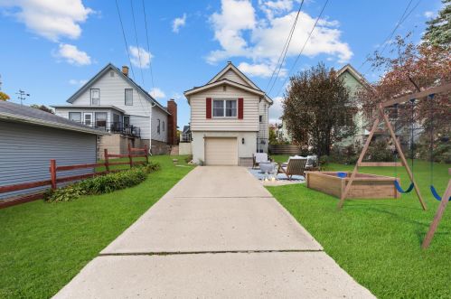 545 7th Ave, West Bend WI  53095-3915 exterior