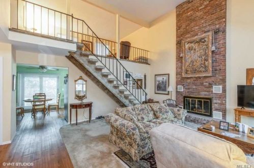 6 Kerri Ct, Huntington Station NY  11746-2000 exterior